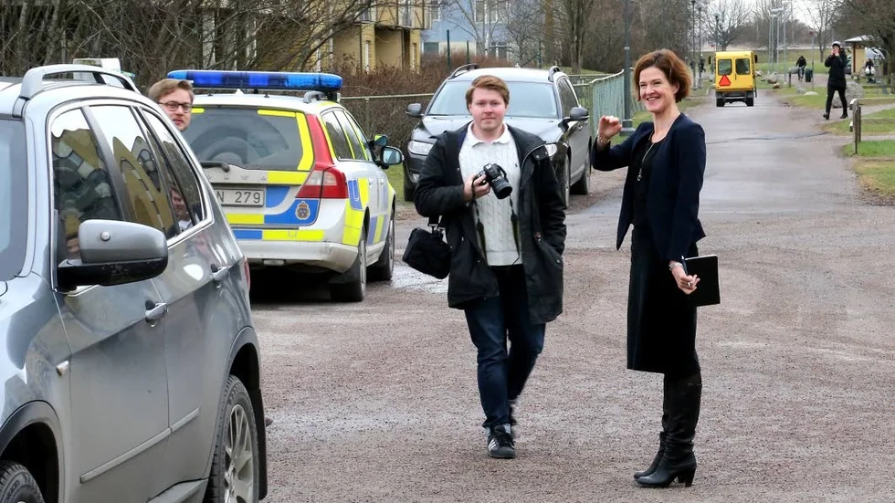 Partiledaren anländer till Skäggetorp.