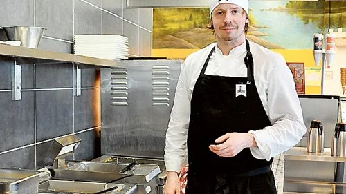 Restaurangägare Philip Hirschman beskriver premiärdagen som "Stressig men jättekul".