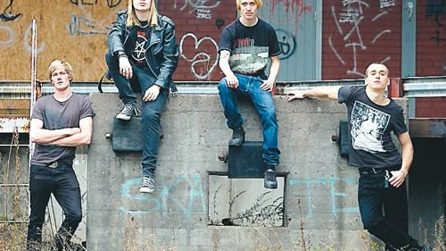 Jonas Klingstedt och Jens Karlsson var båda sugna på att starta ett band, men behövde några polare så Jonathan Albertsson och Erik Waldermansson tillfrågades och tackade omgående ja till erbjudandet. Nu bildar de bandet Wild Fantasy.