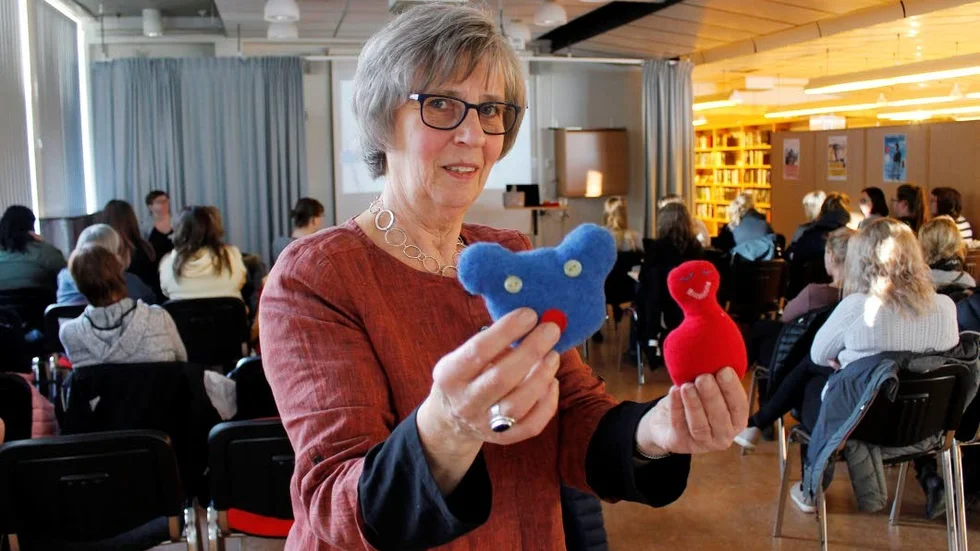 Babblarna är ett genomarbetat material, inte bara leksaker. Det menar Eva Haraldsson, här med tidiga versioner av Bobbo och Babba.