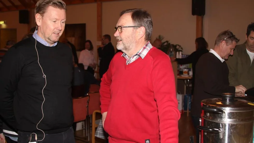 Genuin och enkel. Börje Lindholm (t h), har den uppfattningen om assisterande förbundskaptenen Peter Wettergren (t v). De har jobbat ihop i Ödeshög.