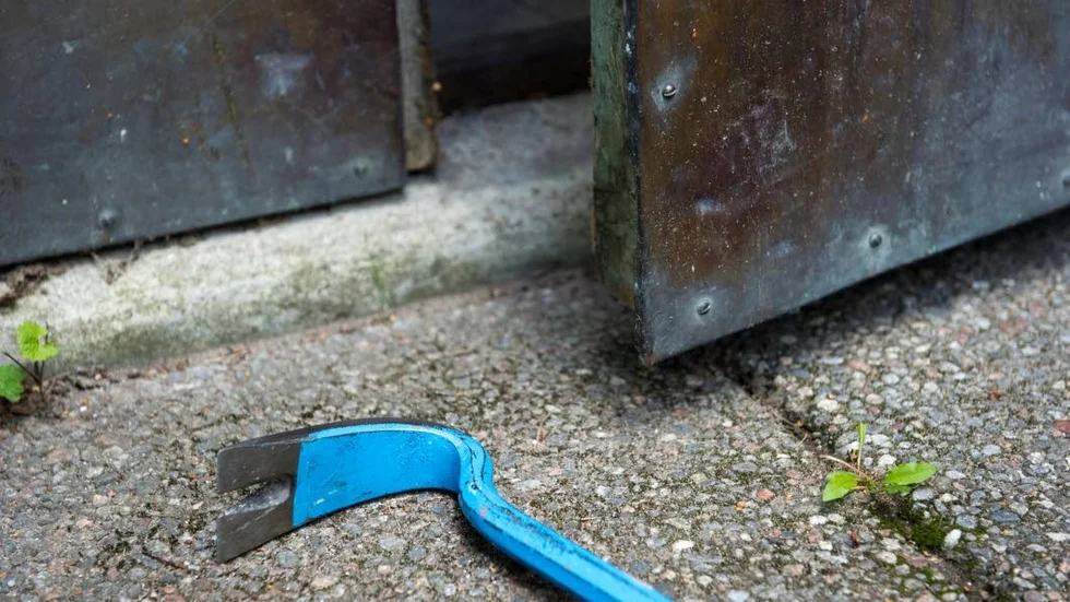 Bland annat en motorcykel har anmälts som stulen från ett garage i Mjölby.