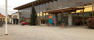 Gör plats för bilar vid biblioteket