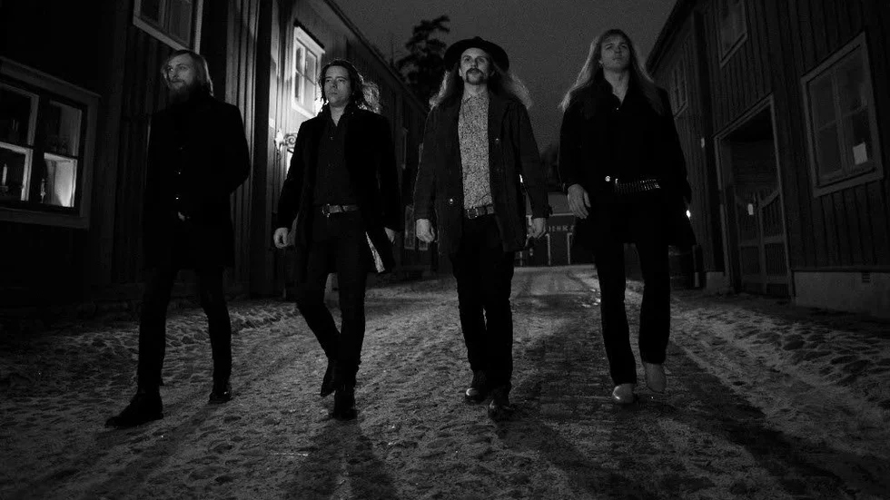 Night består av Oskar Andersson, Sammy Ouirra, Joseph Max och Dennis Skoglund.