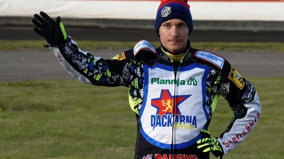 Fredrik Lindgren hade all anledning att vara nöjd efter återkomsten i Dackarnas väst som slutade med en klar seger mot Piraterna borta,