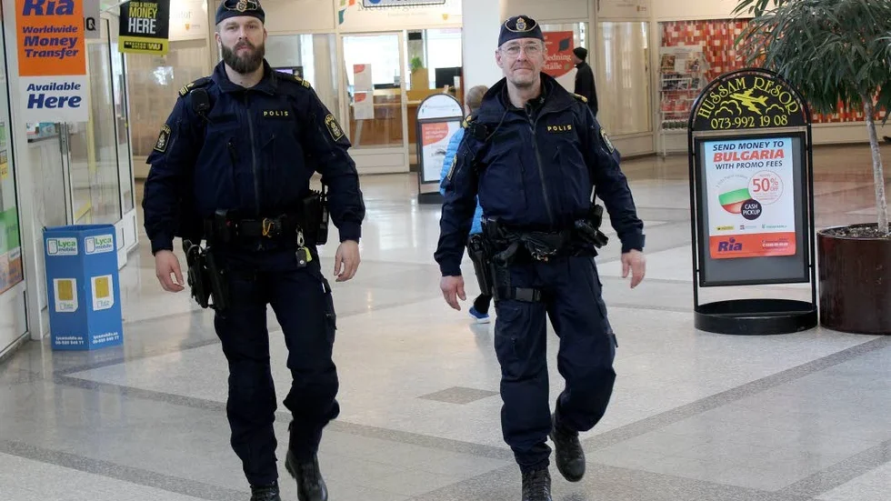 En promenad genom Skäggetorpsköpcentrum resulterar i många möten.