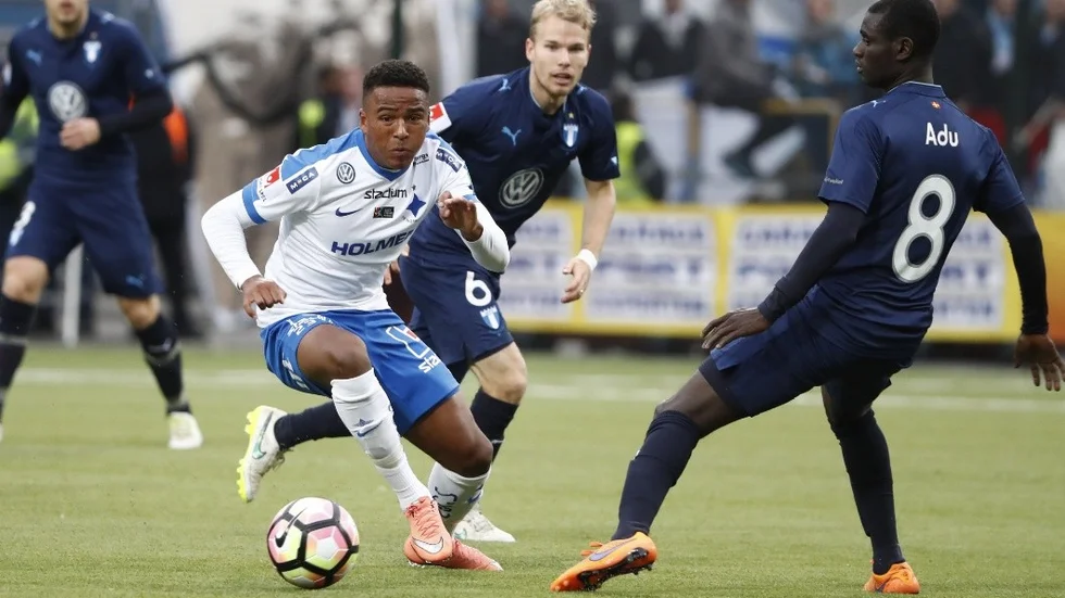 NORRKÖPING 2016-10-16
Norrköpings Niclas Eliasson under söndagens allsvenska fotbollsmatch mellan IFK Norrköping FK och Malmö FF på Östgötaporten i Norrköping.
Foto: Stefan Jerrevång / TT / Kod 60160