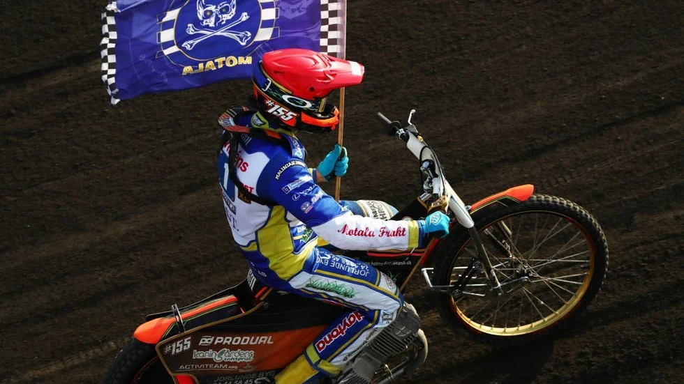 Mikkel Michelsen, Piraterna.