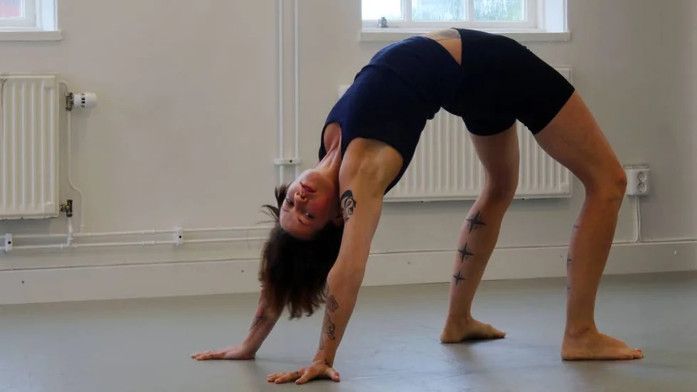 Norska Elise Bjerkelund Reine kommer att bo och träna i Linköping under några veckor. Tillsammans med cirkusartistkollegan Adalberto Fernandez Torres ska de framställa en ny föreställning.