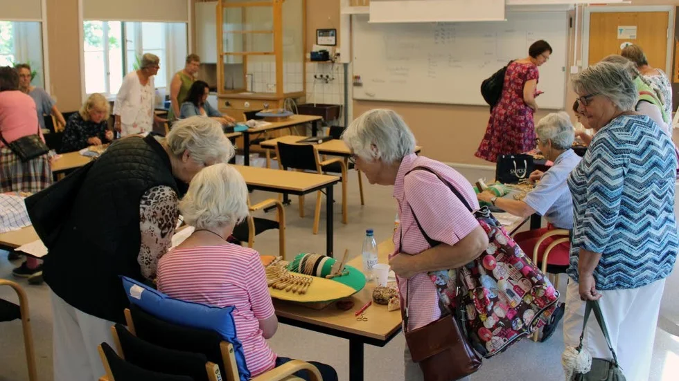Ett av alla de klassrum med knypplare.