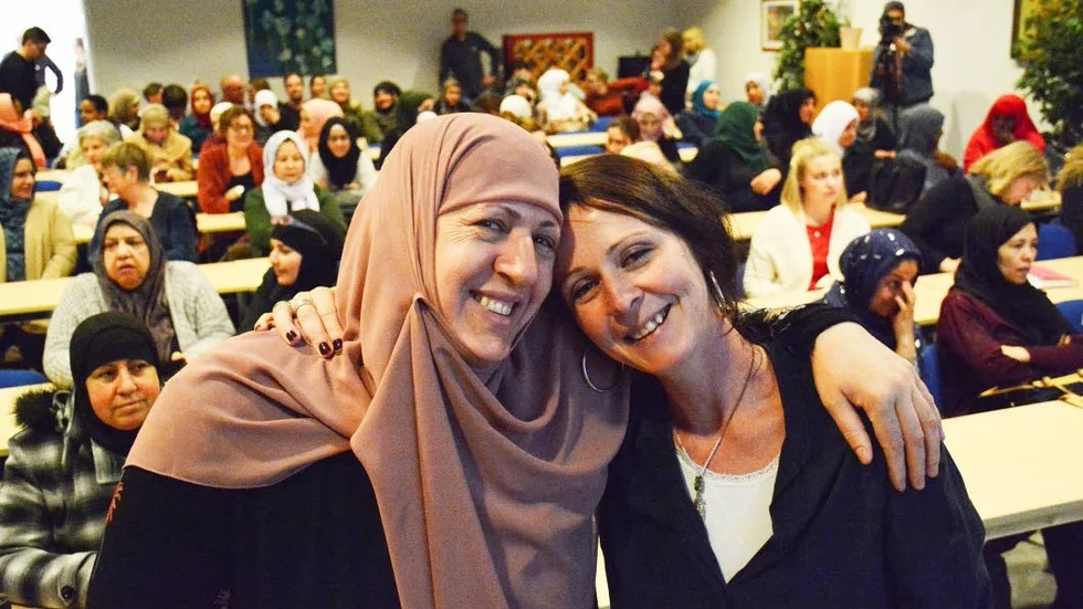 Zaina Doulani och Therese Frykstrand från Yallatrappan i Malmö var i Vimmerby för att inspirera för hur man kan skapa arbete för nyanlända kvinnor.