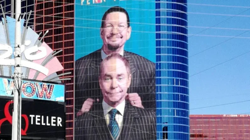 Penn och Teller är två av världens främsta magiker. De har med nyfikenhet studerat Andreas Sebrings alldeles egna magitrick.