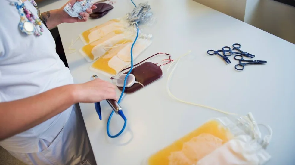 Under sommaren råder det ofta brist på blod. Patrik Strömer uppmanar läsaren att bli blodgivare – och en bättre människa.