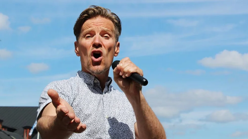 Förutom att landshövdingen inviger mässan och att barnteatern Gulasch uppträder, så kommer till exempel artisten Magnus Bäcklund på besök.