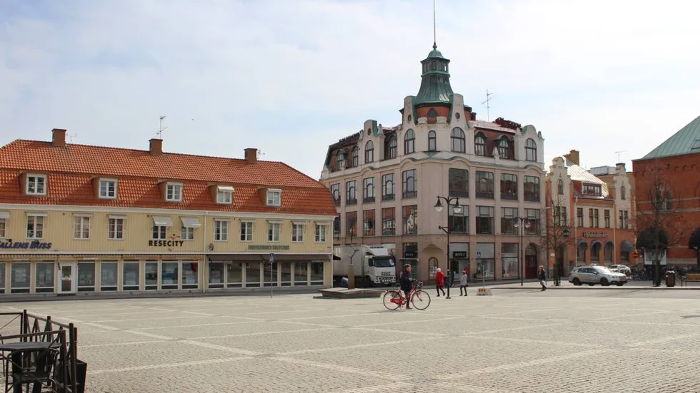 Torget bör få sittmöjligheter året om, och fler vill se mer torghandel. Men man vill inte ha "krimskrams" utan hellre matkommers.