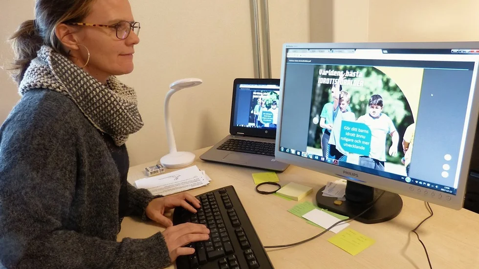 Tian Nilsson är verksamhetsledare på Östergötlands Idrottsförbund och sysslar bland annat med att utbilda föräldrar i hur man ska agera när man har barn som idrottar. Efterfrågan på dessa utbildningar ökar. Foto: Leif Larsson