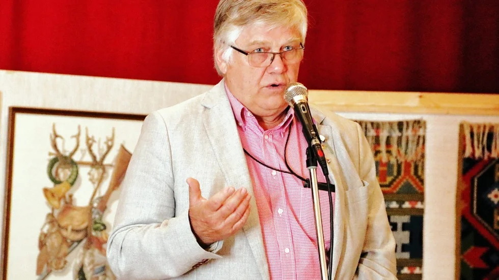 Hans Kjellgren, landsbygdsutvecklare i Västerviks kommun, vill inspirera till bevarandet av landsbygden, på flera olika sätt. Just nu är installering fiber högaktuellt och möjligheten att studera på distans. Foto: Liselotte S Johansson