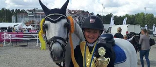 Izabelle firade SM-bronset med tårta