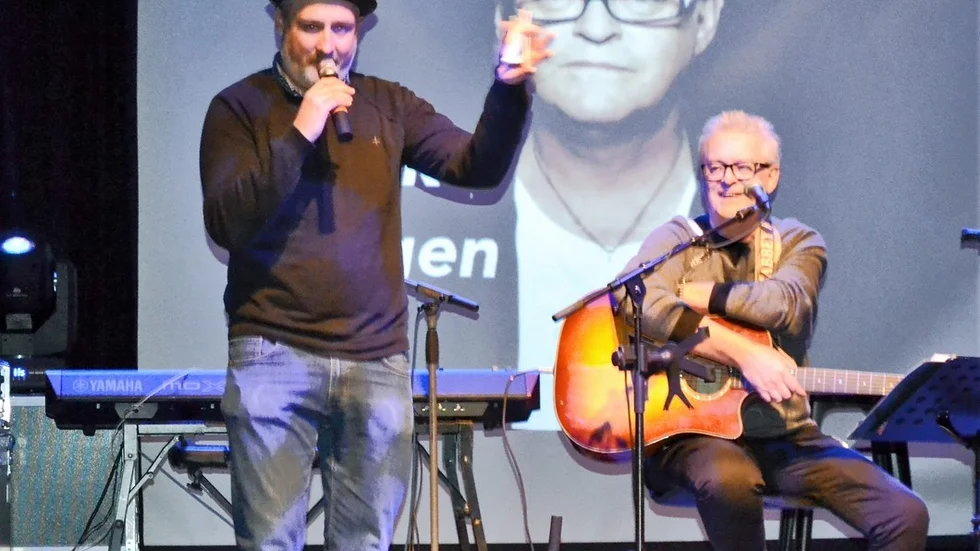 Tobias Ahlstedt presenterar Nick Borgen.
