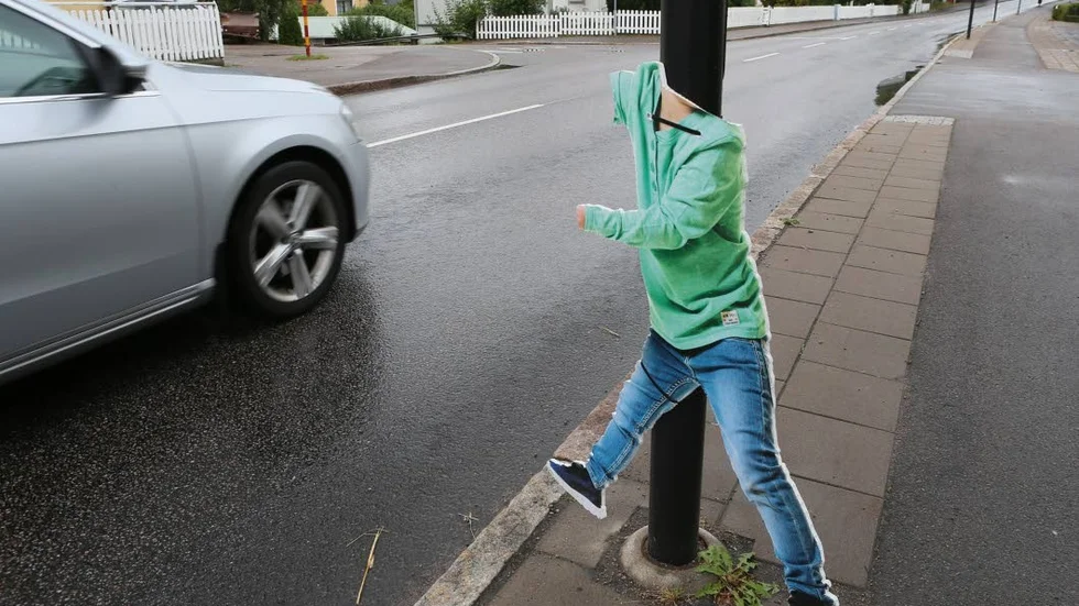 Halshuggen. Den här figuren har blivit av med både 30-skylten och huvudet.