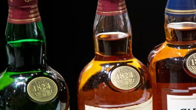 Vid ett inbrott i Ekholmen på torsdagen stals tio flaskor whisky.