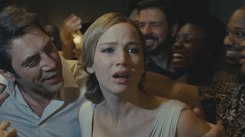 Jennifer Lawrence spelar huvudrollen i Darren Aronofskys mystiska psykologiska skräckis "Mother!". Pressbild.