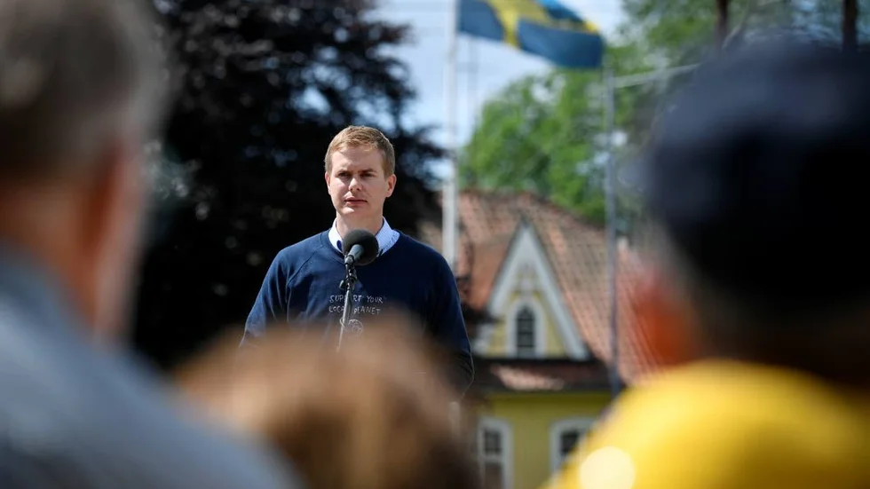 Överflödig.
Fridolins sommartal visar att han inte tillför något i svensk politik.