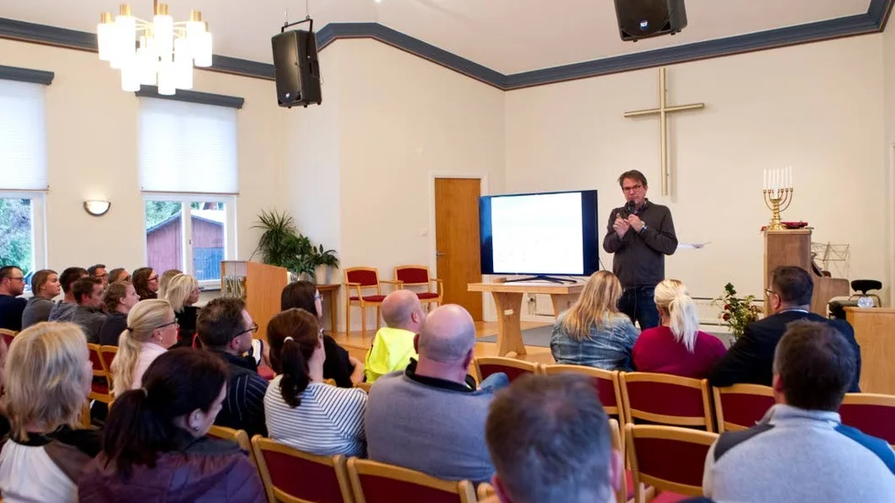 Skarpa reaktioner. Föräldrarna var upprörda över förslaget att lägga ner skolan.