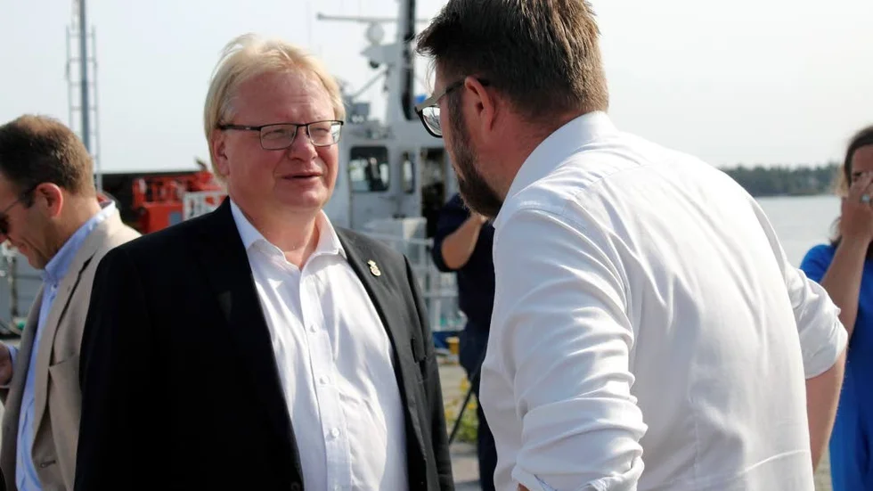 Försvarsminister Peter Hultqvist (S) hyllade arbetsinsatsen i Flatvarp. "Jag tycker att man gjort en utmärkt insats"