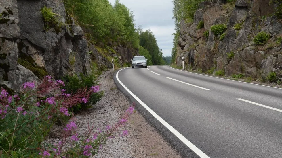 Det går inte att vänta på en utbyggnad av väg 35 om landsbygden ska leva.