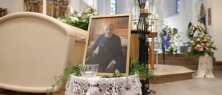 "Svennis" förd till sista vilan – familj och kändisar tog farväl