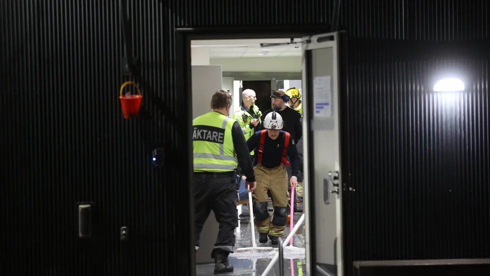Räddningstjänsten fick rycka ut till en vattenläcka i Gredby under fredagskvällen.