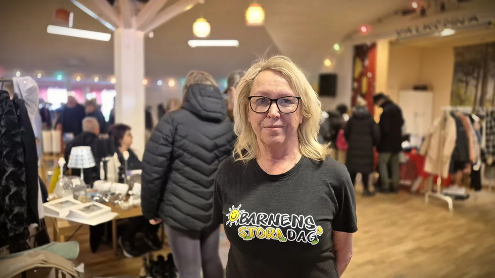 Folk hängde på låser redan innan loppisen i Folkets park öppnade. "Det blir bara större och större varje år, kul att Vimmerbyborna vill stötta det här", säger initiativtagaren Carita Thörn.