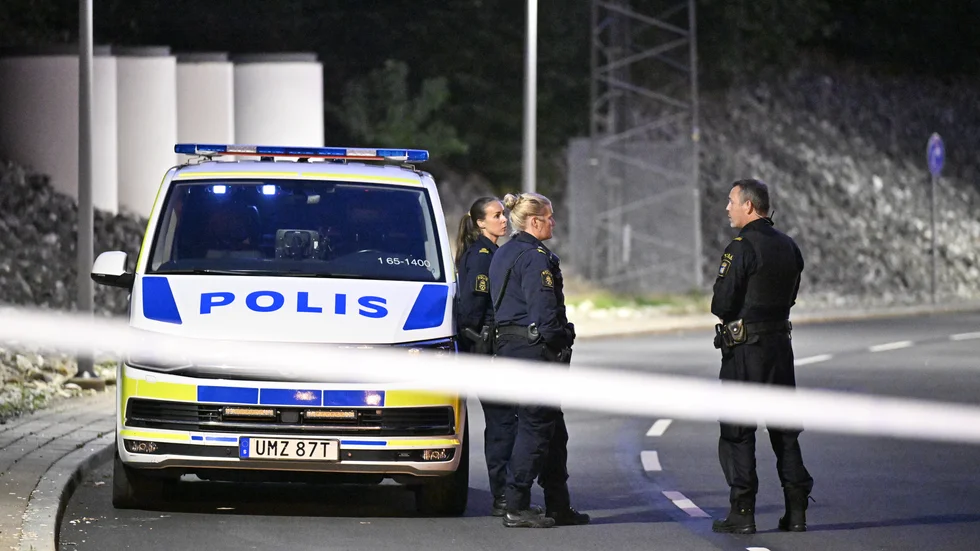 Polis och bombskyddet ryckte ut till en betalstation vid Öresundsbron i Malmö på onsdagskvällen.
