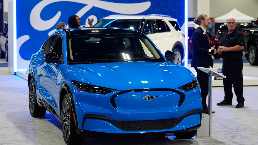 Ford presenterar en av företagets elbilsmodeller i anslutning till bilmässan i Denver i våras.