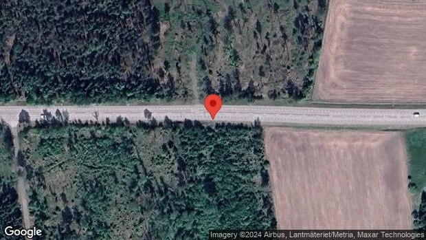 Brinnande fordon stoppar trafiken på väg 263