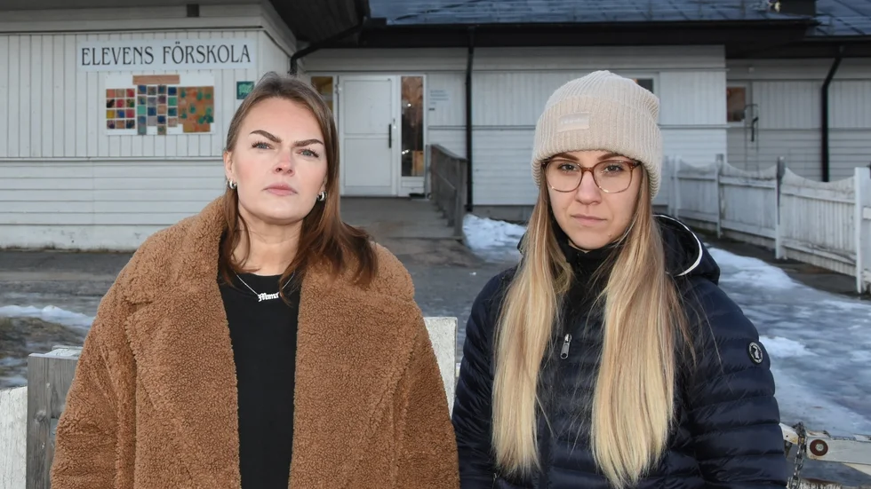 Disa Börlin och Sarah Syrjälä är kritiska till planerna på en stängning av Elevens förskola.