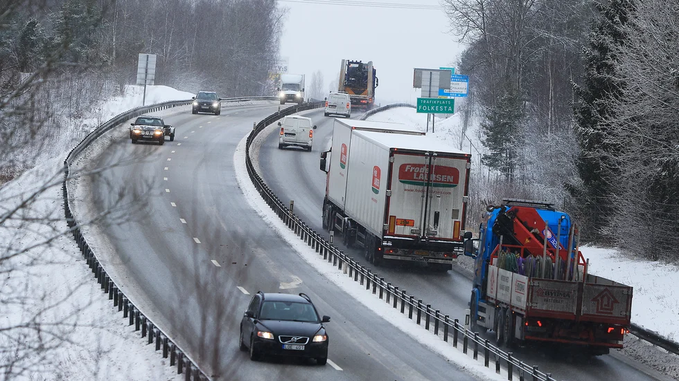 E20 är Eskilstunas mest trafikerade väg, men når ändå inte upp till Trafikverkets högsta klassning när det gäller snöröjning. 