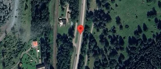 Störning i trafiken på grund av trasigt lastbilssläp på väg 23