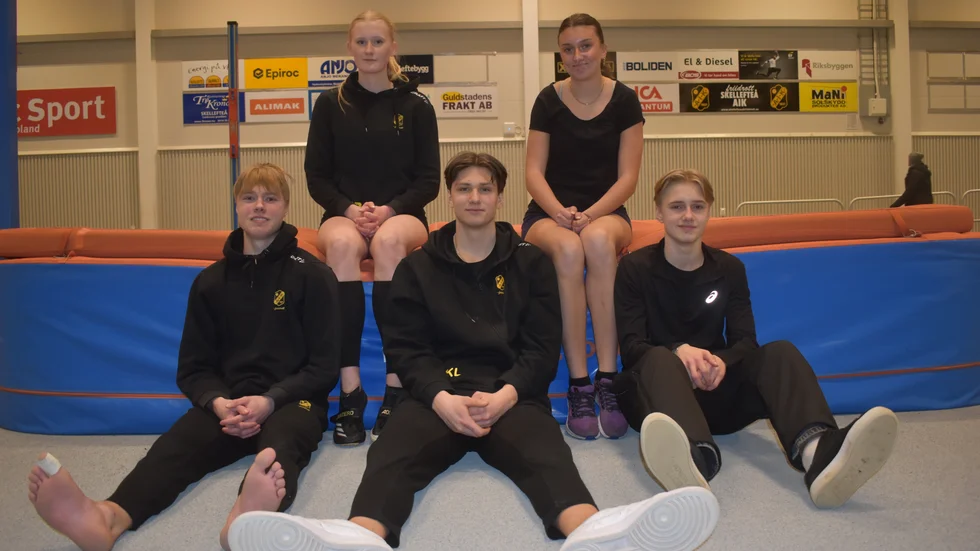 Klara för JSM i Göteborg är är fr v: Hannes Furberg, Meja Berggren, Kevin Lindmark, Sofia Rycaj Holm och Gustav Furberg. Edwin Bergh var inte på plats.