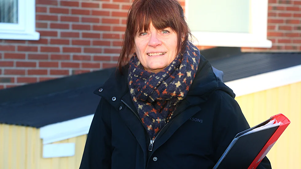 Budget- och skuldrådgivaren Anita Grankvist jobbar för högtryck för att hinna hjälpa så många som möjligt som har stora problem med ekonomin. (Arkivbild)