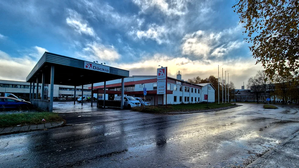 Däckias nuvarande lokaler är gamla och slitna. Men inom kort ska de rivas för att göra plats för Coops nya matbutik.