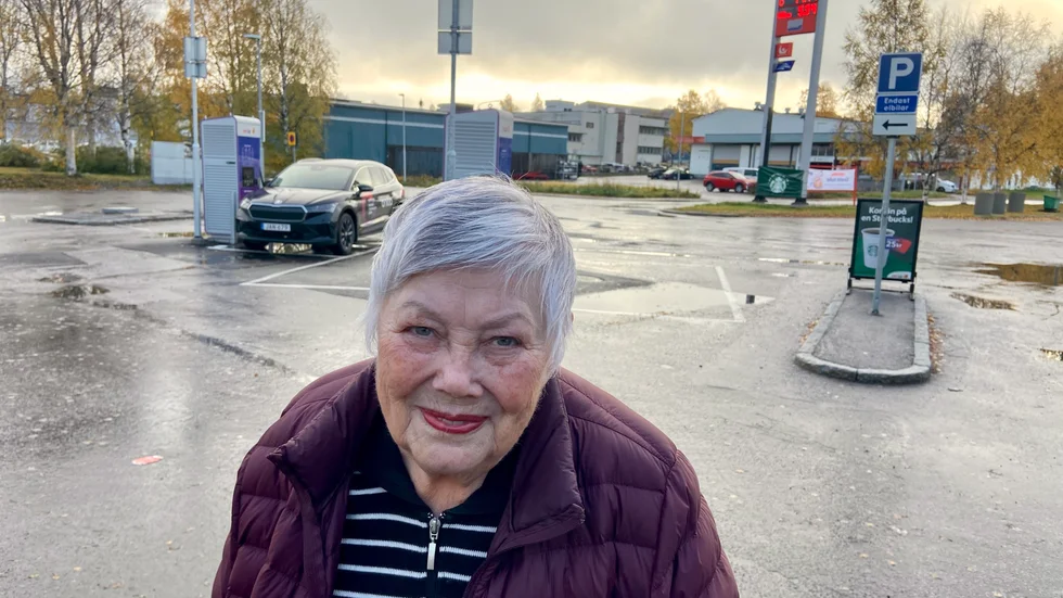 Margareta Olofsson ser för egen del ingen större vinning i en butik på den aktuella tomten. Ska hon handla där behöver hon ändå bil och då anser hon att hon lika gärna kan åka till Storheden eller Örnäset.