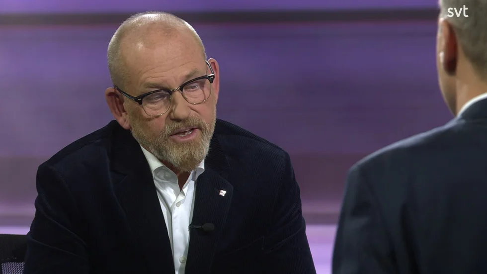 LO:s ordförande Johan Lindholm gjorde ett mycket bra intryck när han intervjuades i SVT: s paradprogram 30 minuter. Programledaren Jon Nilsson höll ett bra och konstant tryck i de två huvudfrågorna om LO: s stöd till Socialdemokraterna och om den segdragna konflikten med Tesla om ett kollektivatal. Och Johan Lindholm höll ett bra tryck i sina svar. 