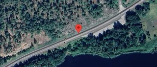 Stopp i ett körfält på grund av stillastående personbil på E22
