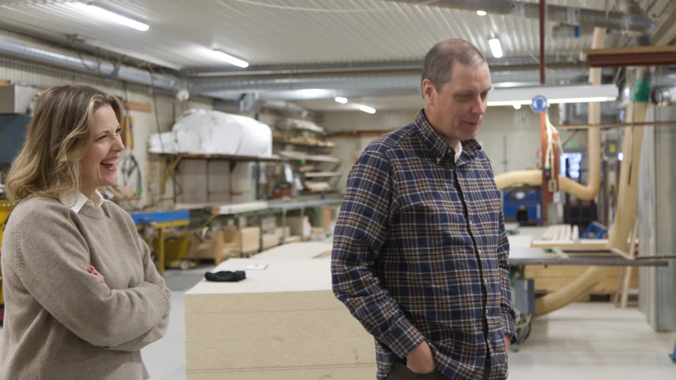 "Vi är uppvuxna här och vi har jobbat här på golvet. Jag brukar säga att vi har det i själen och i hjärtat på något vis. Man vet vad man pratar om och man vet hur det går till att bygga hus", säger Helena Sundström.