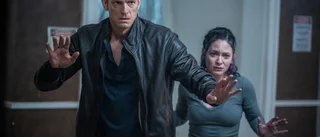Varför är Sveriges Hollywood-hunk med i den här smörjan?