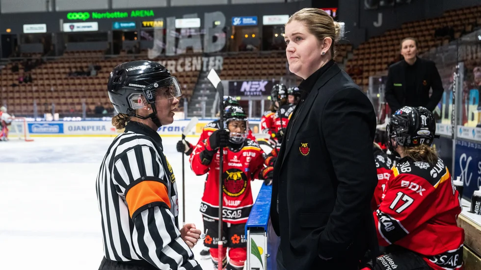 Luleåtränaren Melinda Olsson fick ett utbrott efter att Michelle Karvinen kolliderat med Sara Grahn som fick bryta matchen.
