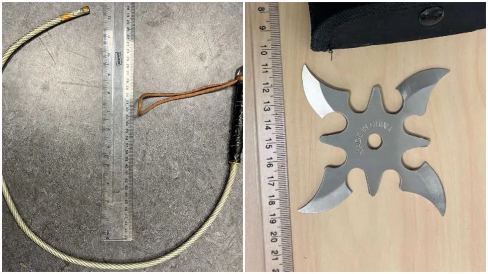 En piska tillverkad av en stålvajer och en kaststjärna fanns bland de vapen polisen tog i beslag från mannen. 