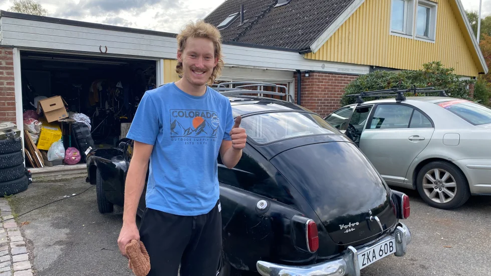 Albin Stålberg tycker det är bra med nya sopkärl. "Vi är ett litet land men konsumerar rätt mycket". Men hög straffavgift för felsortering av sopor är han ingen vän av.